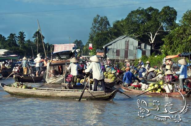 http://gecko-travel.com/wp-content/gallery/mekong-delta/vietnam-can-tho-floating-market1.jpg