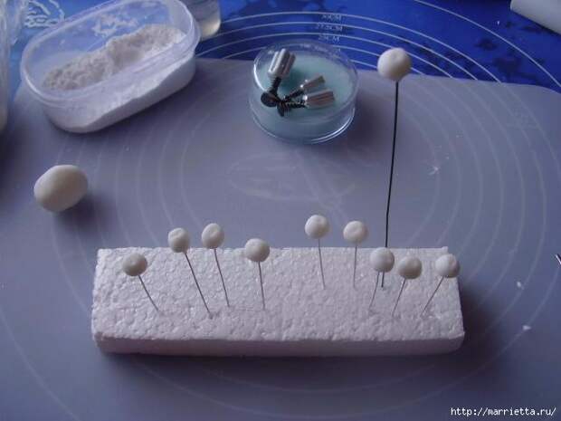 Ландыши из сахарной мастики (4) (640x480, 103Kb)