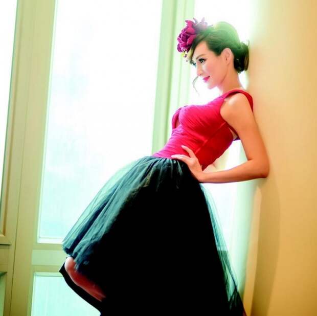 this-50-year-old-model-proves-that-you-can-stop-time-artnaz-com-9