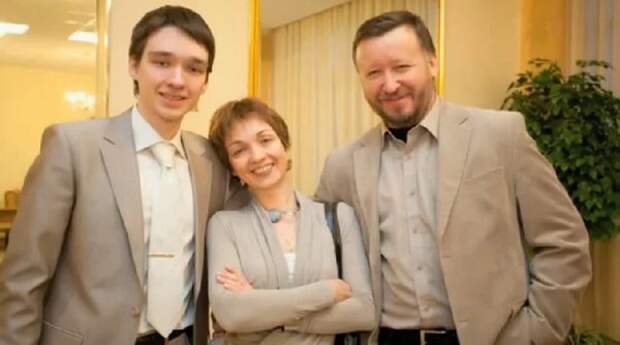 Ксения Филиппова с мужем и сыном. Фото: kino-teatr.ru
