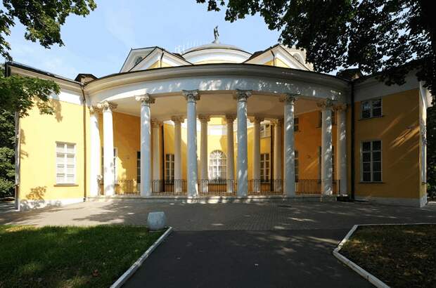 Дворец построили на стыке XVIII –XIX столетий / Фото: mgomz.ru