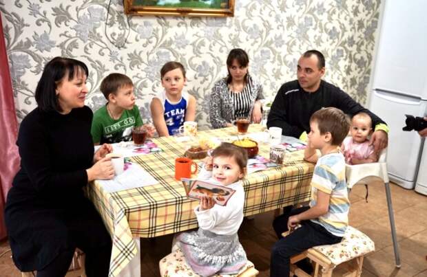 Екатерина Молчанова: Важно, что в непростые времена государство старается поддержать семьи с детьми