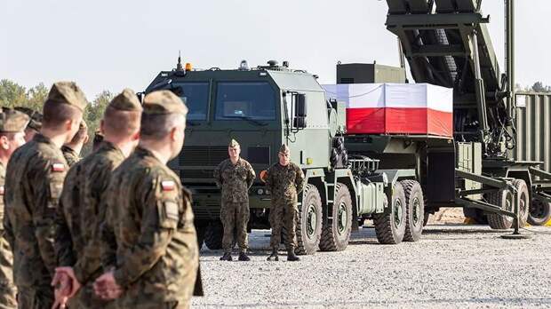 Polityka: Польша готовится атаковать Россию «издалека»