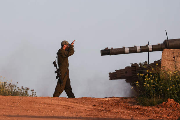 Армия Израиля сообщила, что около 70 снарядов выпущены из Ливана