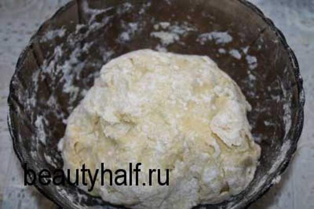 Наполеон с изюмом и заварным кремом.