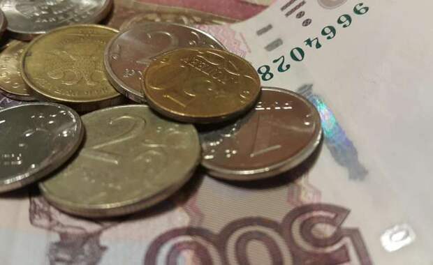 Рубль стал укрепляться к доллару и евро на решении ЦБ по ставке Курс рубля