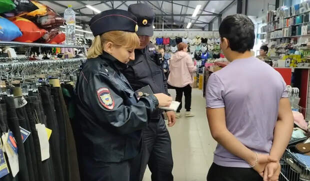 Мигранты продолжают работать в доставке и такси несмотря на введенный запрет