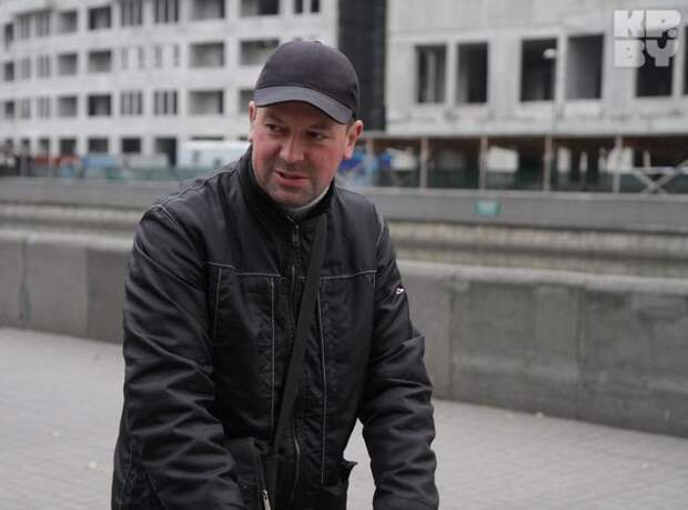 Максим о писательнице слышал, но книги пока не читал. 
