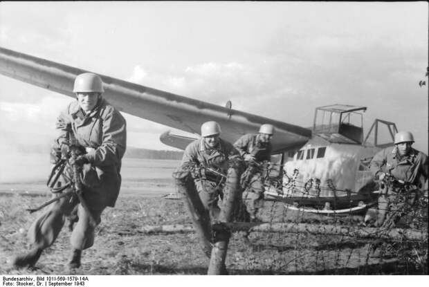 46. Немецкие парашютисты десантируются с планера DFS-230 Вторая, война, мирова, фото