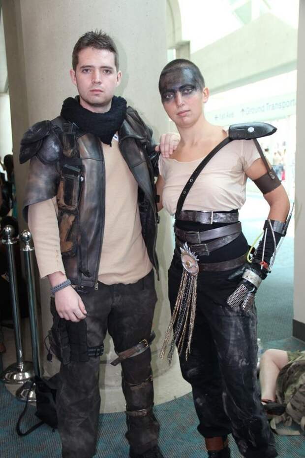 25. Фуриоза в обнимку с Максом Рокатински comic-con, костюм, пара, фестиваль