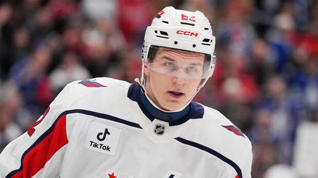 Белорусский 19-летний партнер Овечкина забросил первую шайбу в НХЛ: видео