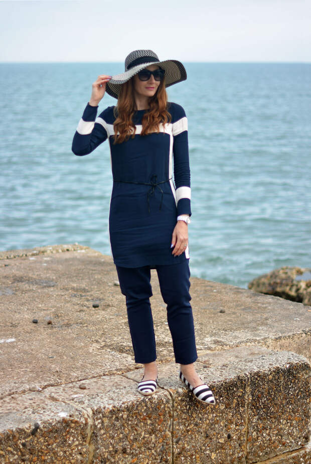 Nautical style: Navy blue and white stripes, floppy hat, espadrilles