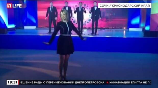 Мария Захарова на высоких каблуках станцевала «Калинку». Мария Захарова на высоких каблуках станцевала «Калинку».