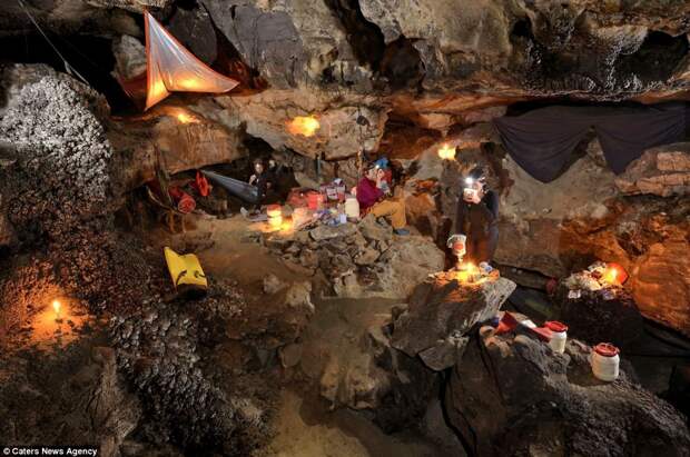 В Китае обнаружили огромную пещеру с собственным климатом и облаками китай, климат, красота природы, пещера