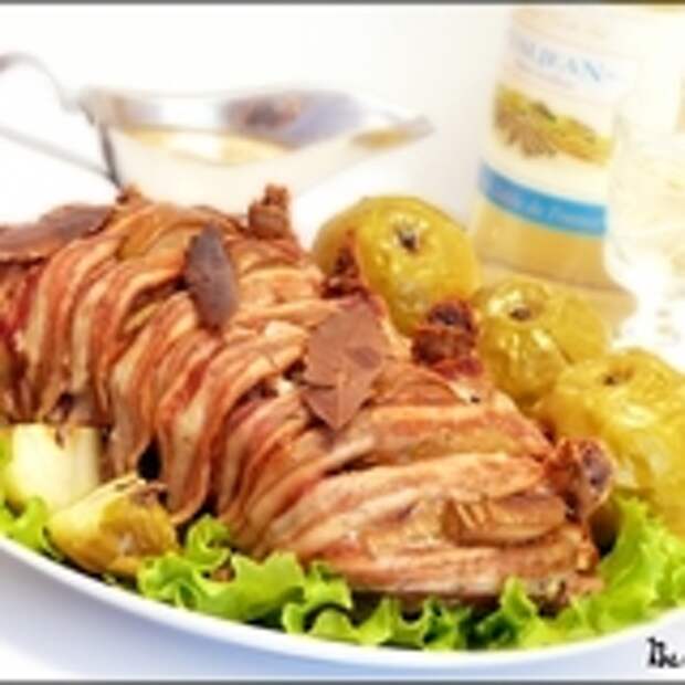 Корейка с грушей, яблоками и пряными травами.