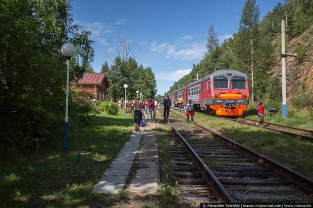 Необычная электричка на берегах Байкала байкал, россия