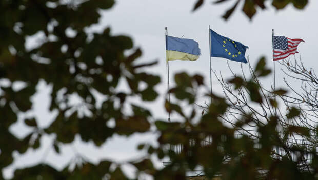 Флаги Украины, Европейского союза и Соединенных Штатов Америки