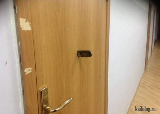 Прикольные двери (60 фото)