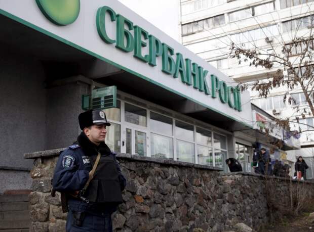 В Николаеве «Сбербанк России» забросали бутылками "коктейля Молотова" В Николаеве «Сбербанк России» забросали бутылками "коктейля Молотова"
