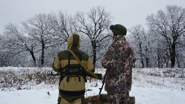 Военнослужащие Народной милиции ЛНР  на позициях в поселке Донецкий на линии соприкосновения. Архивное фото