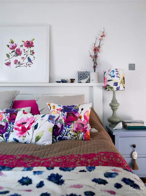 цветочный орнамент на текстиле в дизайне спальни