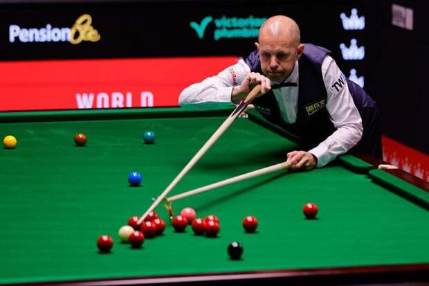 Чемпионат мира по снукеру: Барри Хокинс сенсационно обыгрывает Марка Уильямса и выходит в 1/4 финала