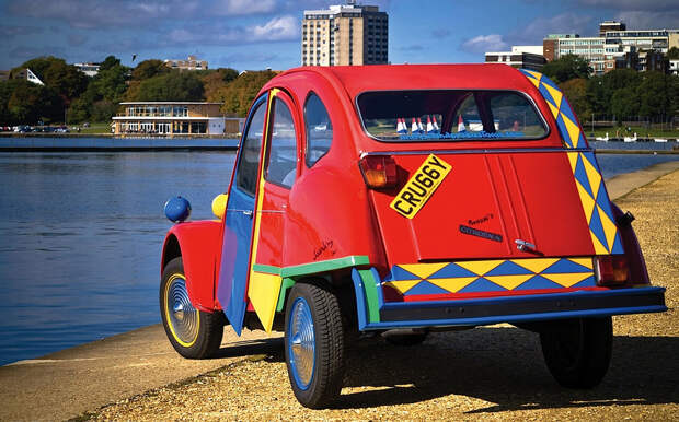 Citroen 2CV by Andy Saunders