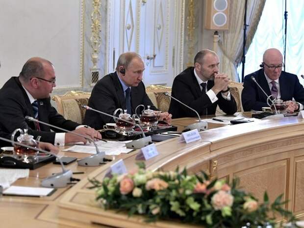 Путин вспылил на Петербургском форуме Путин вспылил на Петербургском форуме