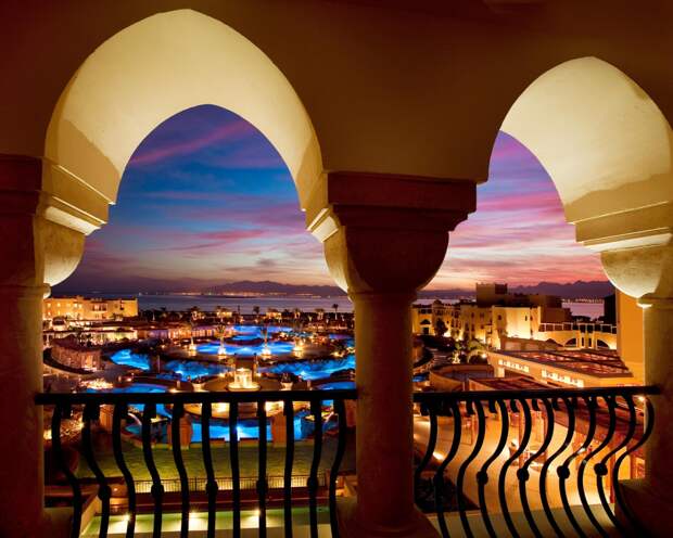 http://capelux.com/wp-content/uploads/2014/03/Kempinski-Hotel-Soma-Bay-in-Hurghada-Egypt-African-Luxury-Hotels-5-Star-Resorts-31.jpg
