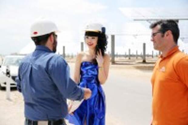 World's First Solar Power Catwalk