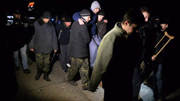Обмен пленными между ополченцами ДНР, ЛНР и украинскими силовиками. Архивное фото