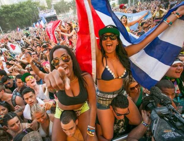 Участники и участницы Ultra Music Festival (30 фото)