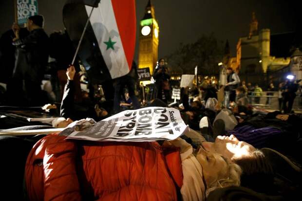 В Лондоне прошли протесты против авиаударов по ИГИЛ в Сирии 
