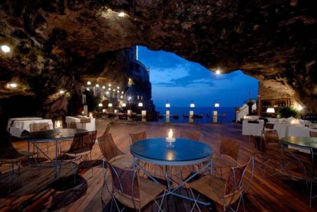 Ресторан в пещере Grotta Palazzese с потрясающим видом на море (10 фото)