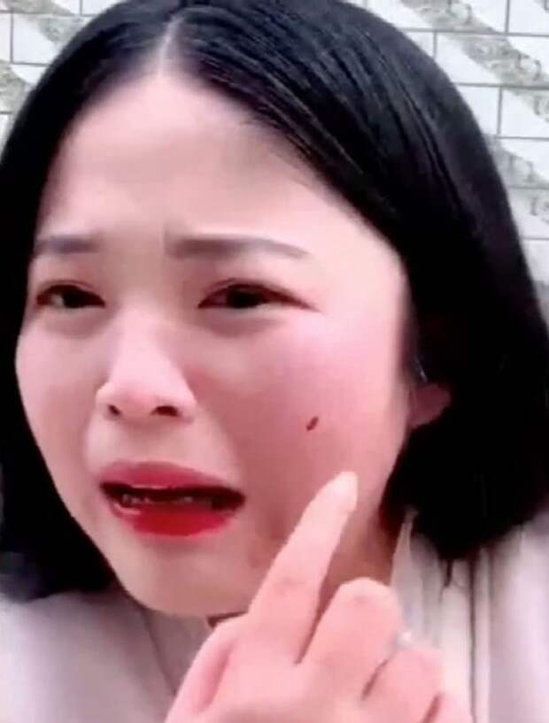 Никогда не сдавайся: осьминог напал на китайского блогера при попытке съесть его живьем