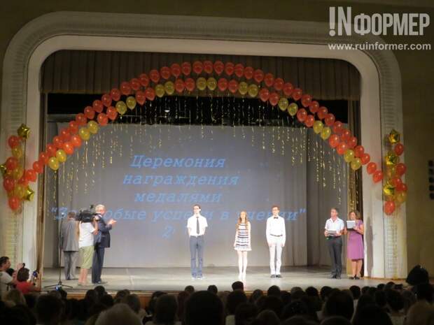 В Севастополе наградили самых-самых среди выпускников школ города (фото, видео)