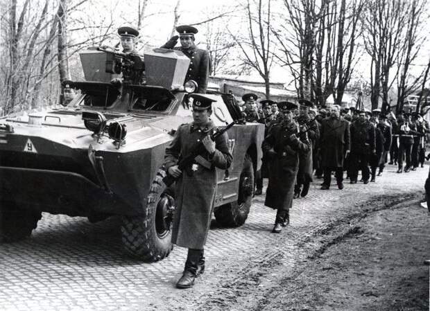 Торжественные похороны в 1981 г. на мемориале в пос. Корнево
