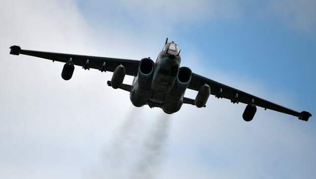 Самолет Су-25 во время показательных выступлений на всероссийском этапе международного конкурса Авиадартс-2015. Архивное фото