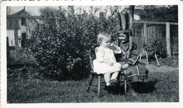 Эрнест Хемингуэй с сестрой Урсулой./Фото: cr.middlebury.edu Эрнест Хемингуэй с сестрой Урсулой./Фото: cr.middlebury.edu