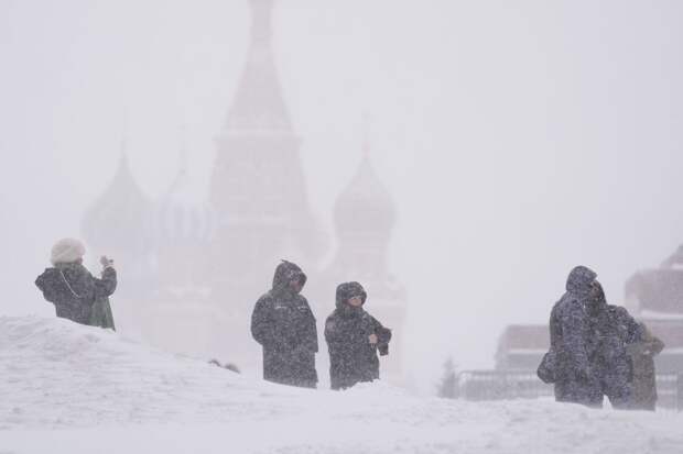 МЧС: метель, гололедица и ветер до 17 м/с ожидаются в ближайшее время в Москве