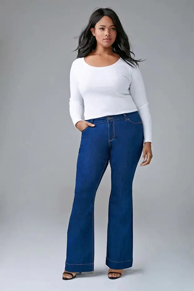 Прямые джинсы с высокой талией на полных девушках