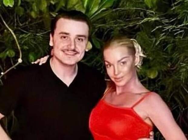 Анастасия Волочкова показала, что делает с молодым танцором на Мальдивах