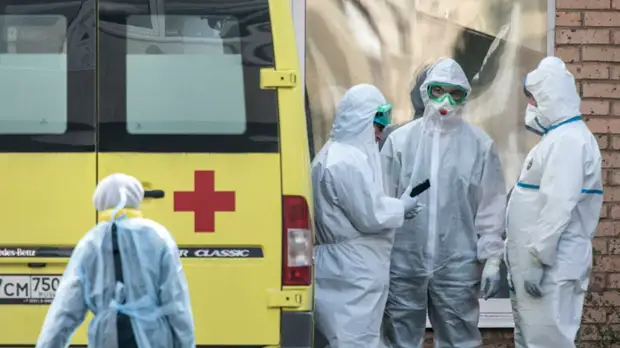 Путин поручил удвоить выплаты медикам за борьбу с COVID-19 в праздники