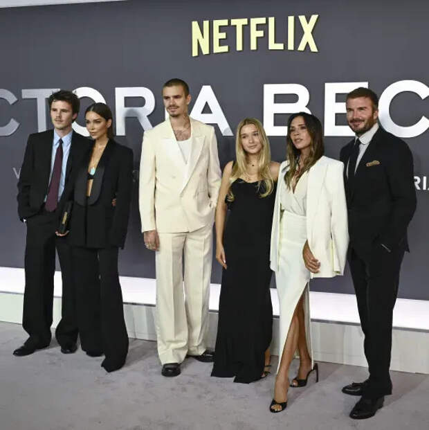 Круз Бекхэм, Джеки Апостел, Ромео Бекхэм, Харпер Бекхэм, Виктория Бекхэм и Дэвид Бекхэм