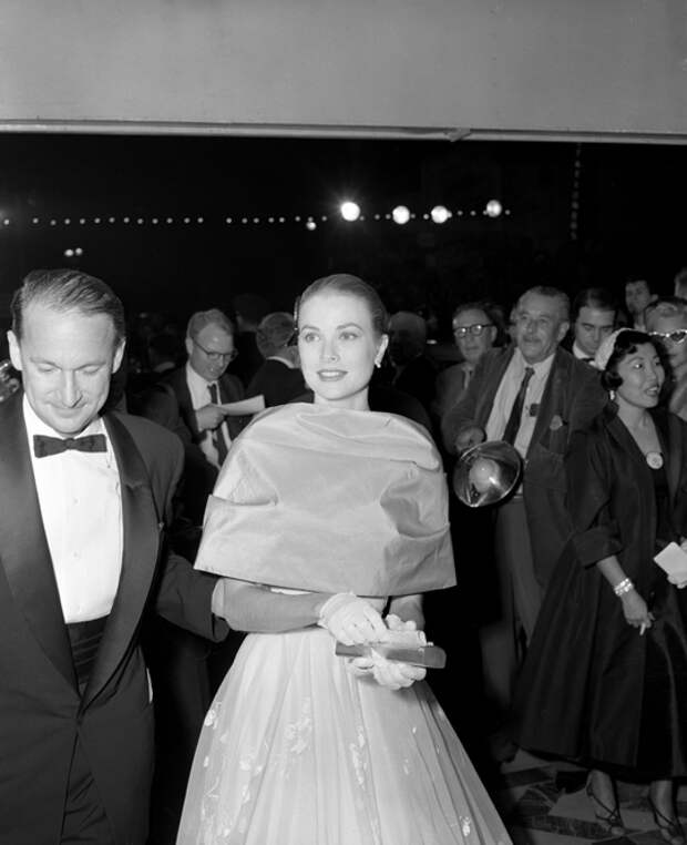 Grace Kelly arriving at the 28th annual Academy Awards, 1956