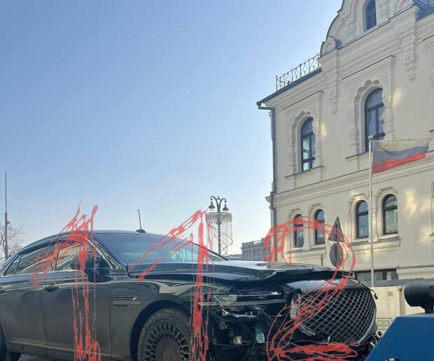 112: машина с правительственными номерами попала в аварию в центре Москвы