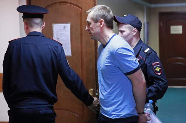 Киллеры из ФСБ избежали пожизненного срока, Захарченко урвал полгода, а кто-то заработал свободу