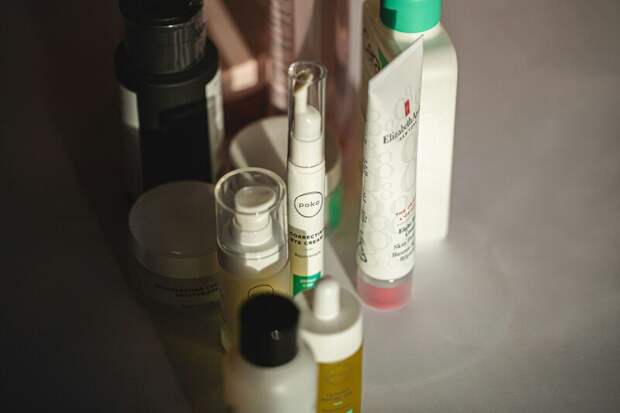 Роспотребнадзор предупредил о возможной продаже косметики с канцерогенным веществом в России