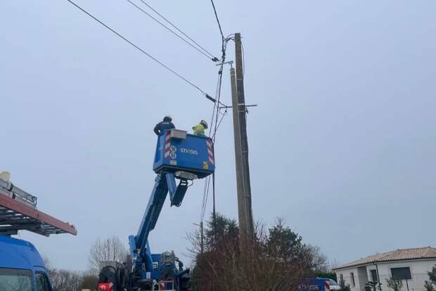 Стихия во Франции оставила без света 45 тысяч человек