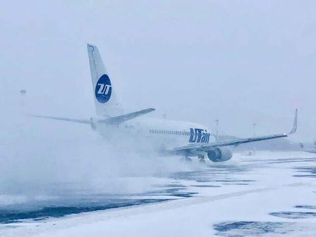 Около ста авиарейсов задержаны из-за метели в аэропортах Москвы